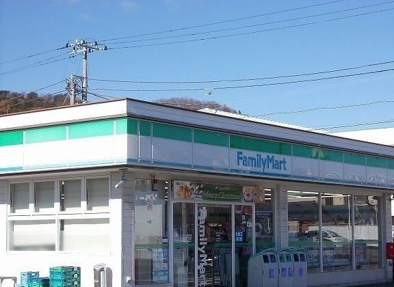 近くのファミリーマート三島壱町田店まで650m（徒歩9分）
