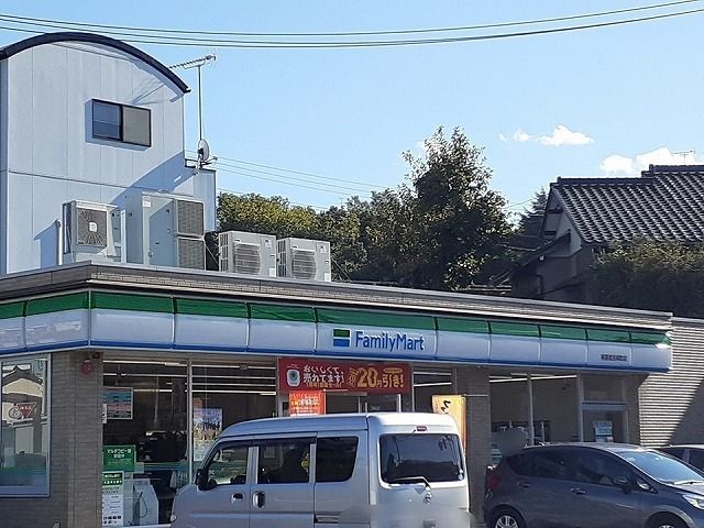 近くのファミリーマートまで230m(徒歩3分)