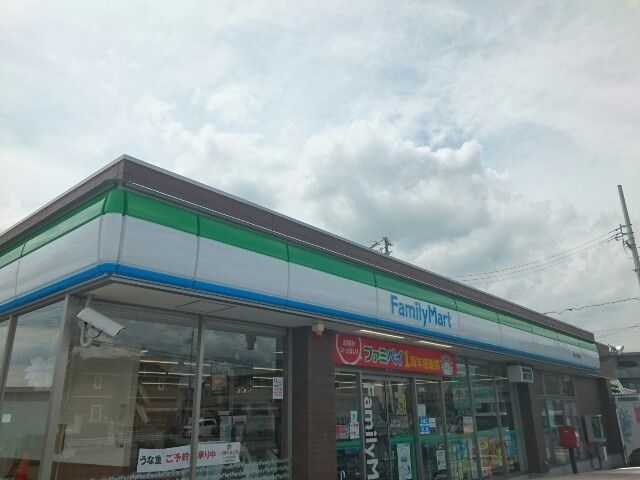 近くのファミリーマート 春日井大留店まで68m（徒歩1分）