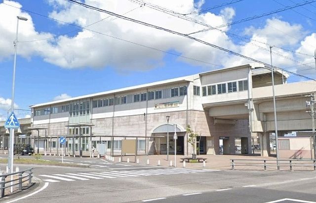 近くの名鉄西尾線桜井駅まで2,700m（徒歩34分）