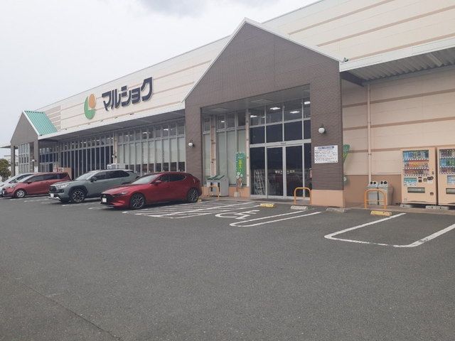 近くのマルショク南風店まで900m(徒歩12分)