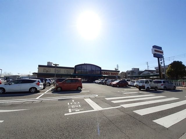 近くのサニーマート 中万々店まで1,300m（徒歩17分）