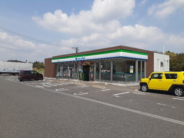 近くのファミリーマート東員町笹尾店まで750m(徒歩10分)