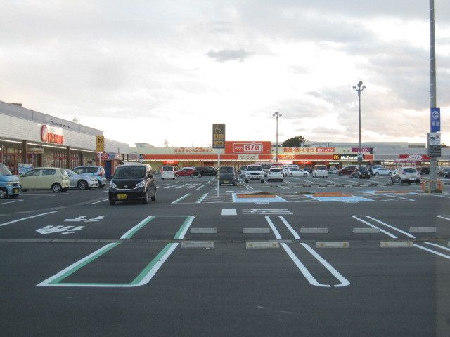 近くのイオンタウン蒲原まで2,100m（徒歩27分）