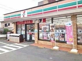 近くのコンビニまで1,000m（徒歩13分）