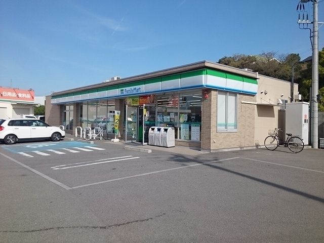 近くのコンビニまで750m（徒歩10分）