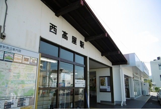 近くの西高屋駅まで1,200m（徒歩15分）