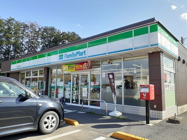 近くのファミリーマート那須塩原二区町まで1,100m（徒歩14分）