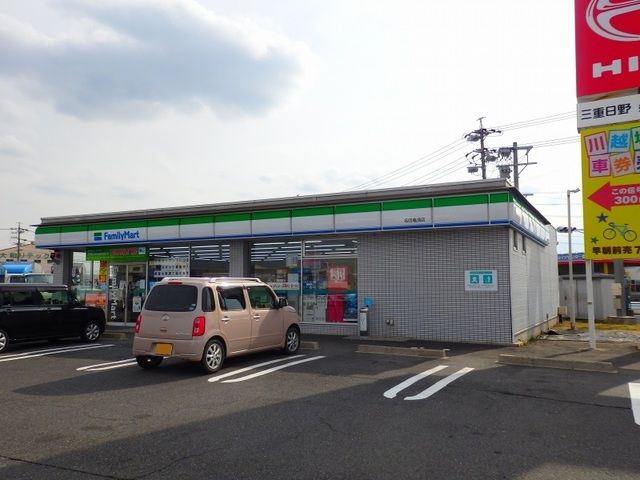 近くのファミリーマート名四亀須店まで600m（徒歩8分）