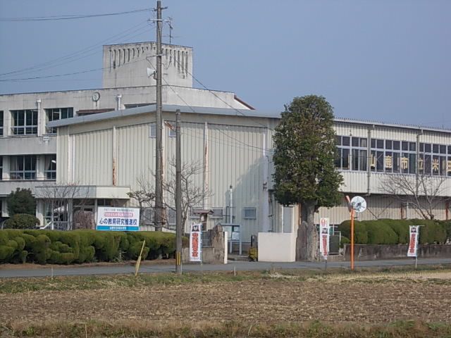 近くの米田小学校まで160m（徒歩2分）