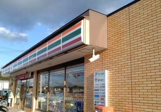 近くのコンビニまで500m（徒歩7分）