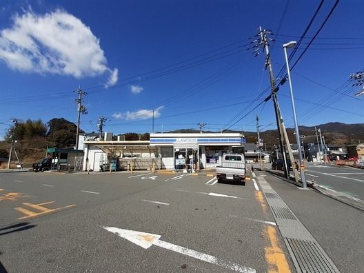 近くのコンビニまで500m（徒歩7分）