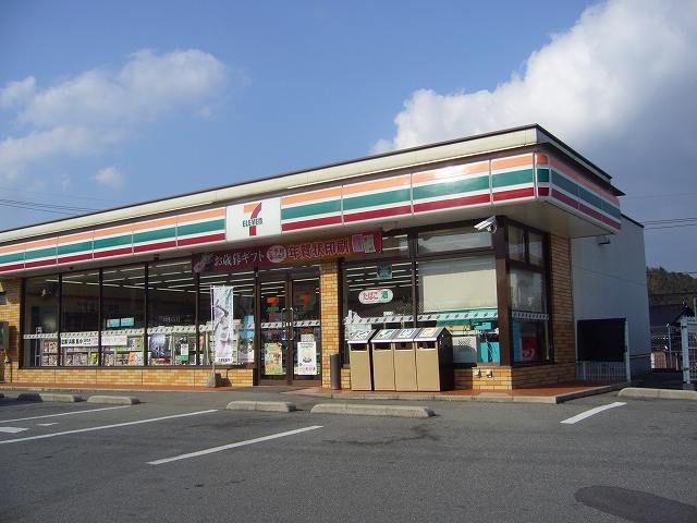 近くのセブンイレブンまで350m（徒歩5分）