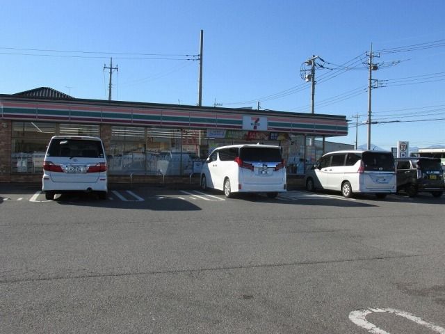 近くのセブンイレブンインターパーク店まで500m（徒歩7分）