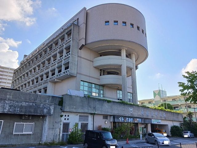 近くの南風原町役場まで2,200m（徒歩28分）