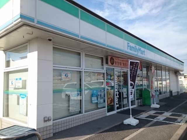 近くのファミリーマート様まで950m（徒歩12分）