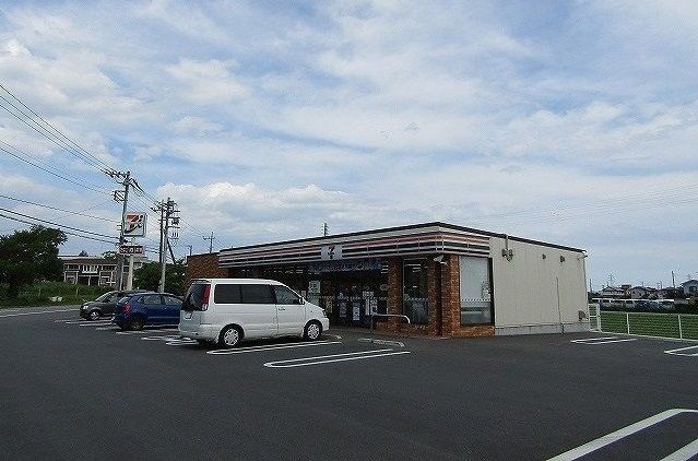 近くのコンビニまで1,100m（徒歩14分）