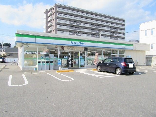 近くのファミリーマート周南久米北店まで190m（徒歩3分）
