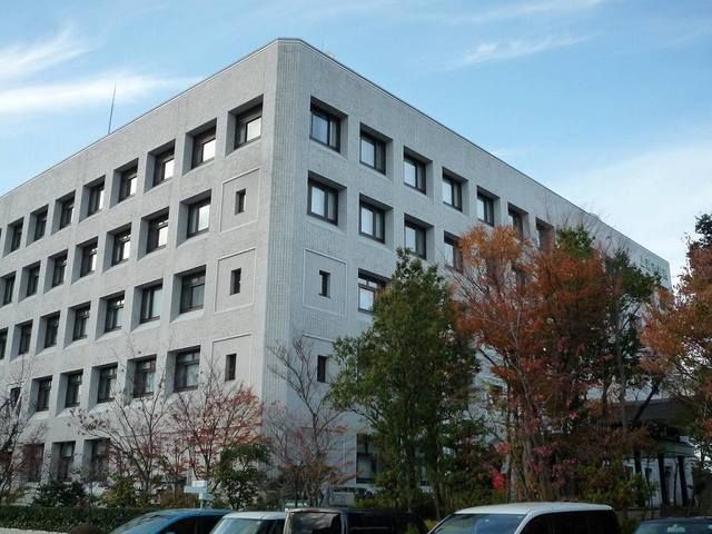 近くの上越市役所まで2,140m（徒歩27分）