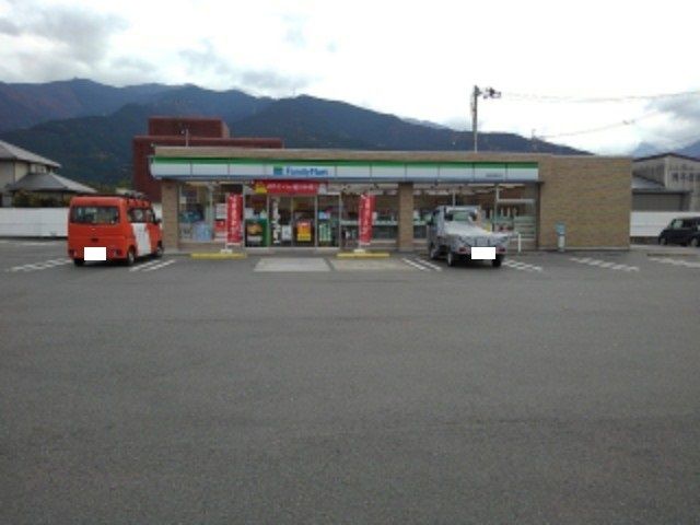 近くのファミリーマート新居浜船木店様まで400m（徒歩5分）