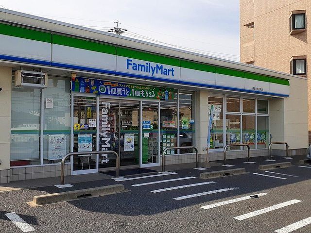 近くのファミリーマートまで190m(徒歩3分)