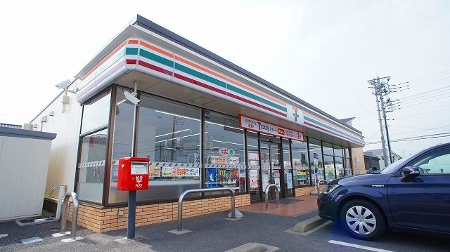 近くのセブンイレブンまで300m（徒歩4分）