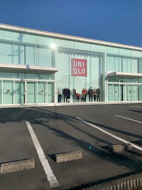 近くのユニクロ青梅店まで1,400m（徒歩18分）