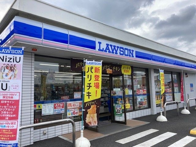 近くのローソン 市貝町店まで450m(徒歩6分)