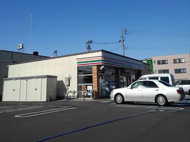 近くのセブンイレブン会津年貢町店まで350m（徒歩5分）