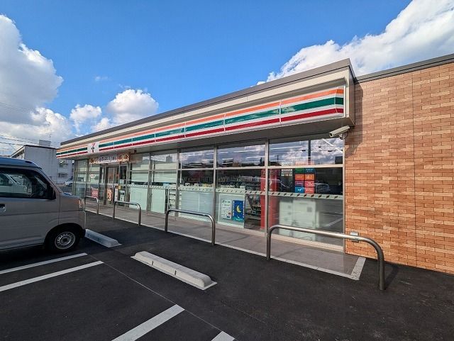 近くのセブンイレブンまで200m（徒歩3分）