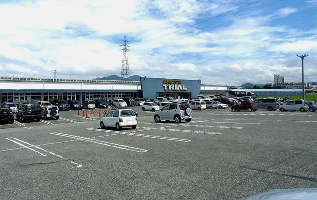 近くのトライアルまで1,100m（徒歩14分）
