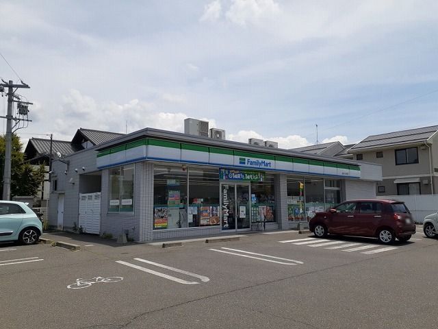 近くのファミリーマート　松本つかま店まで200m（徒歩3分）