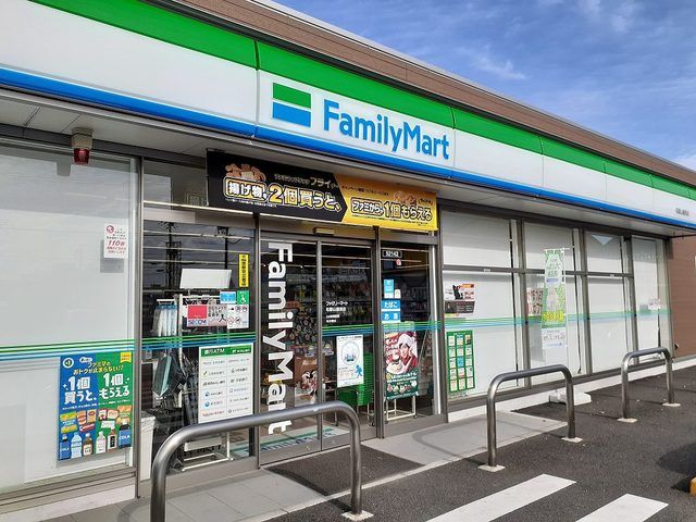 近くのファミリーマート和歌山榎原店様まで400m（徒歩5分）