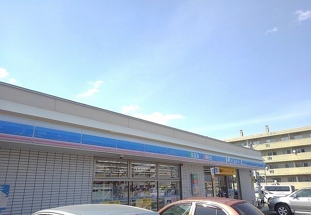 近くのローソンまで360m（徒歩5分）