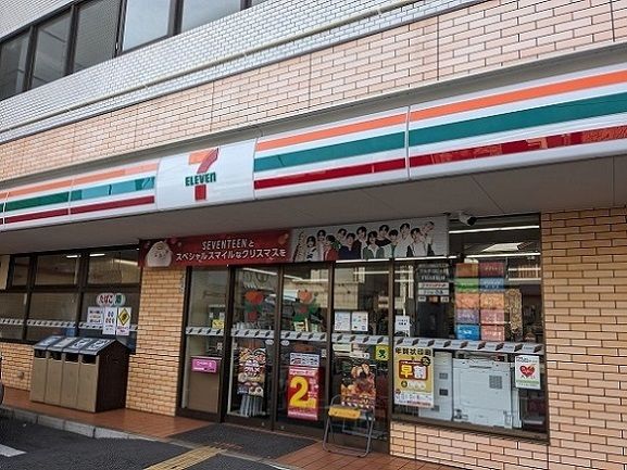近くのセブンイレブンまで230m（徒歩3分）
