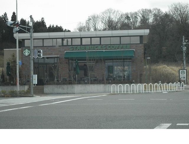 近くのスターバックスコーヒー様まで500m（徒歩7分）