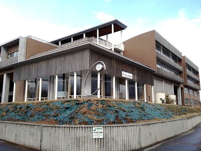 近くの中学校まで1,300m（徒歩17分）