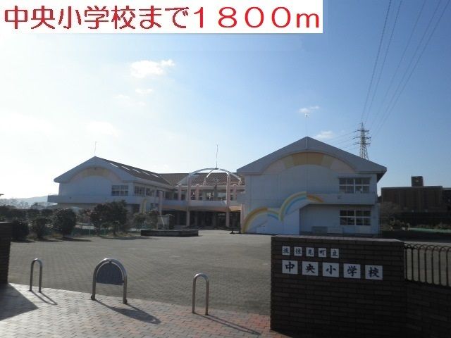 近くの波佐見中学校まで1,800m(徒歩23分)