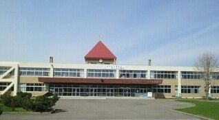 近くの滝川市立滝川西小学校まで700m（徒歩9分）