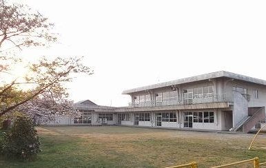 近くの大曲八王寺保育園まで900m(徒歩12分)