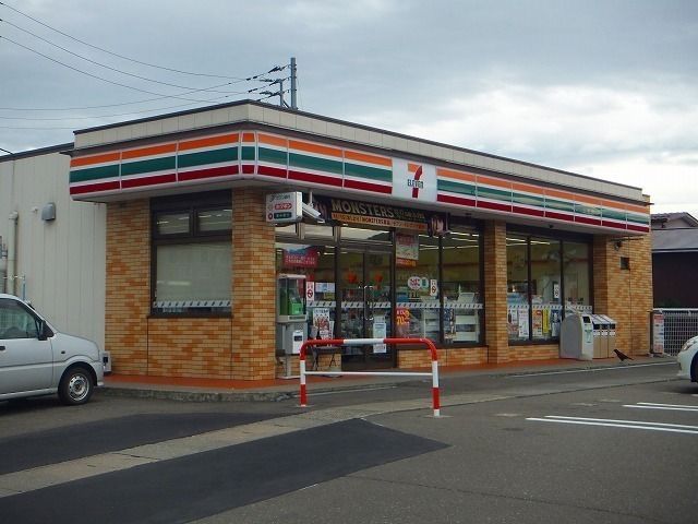 近くのセブンイレブン上越飯店まで500m（徒歩7分）