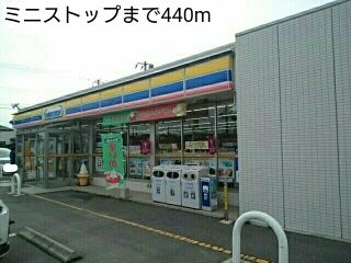 近くのミニストップまで440m（徒歩6分）