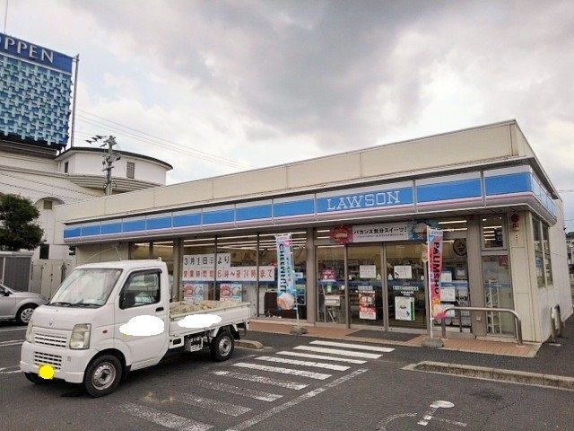 近くのローソン宇多津新開店まで700m（徒歩9分）