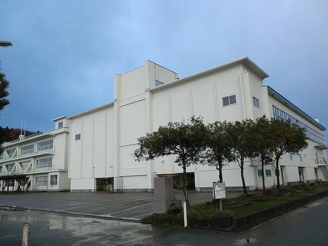 近くの北部中学校まで1,700m（徒歩22分）