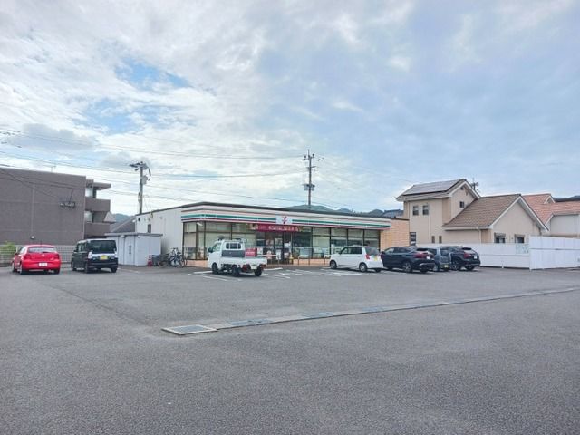 近くのセブンイレブン隼人姫城店まで170m(徒歩3分)