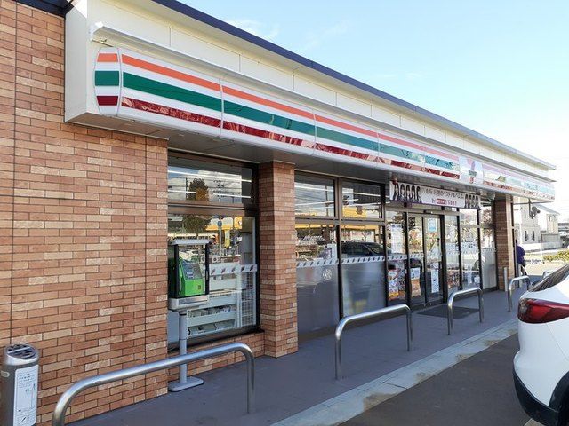 近くのセブンイレブンまで300m（徒歩4分）
