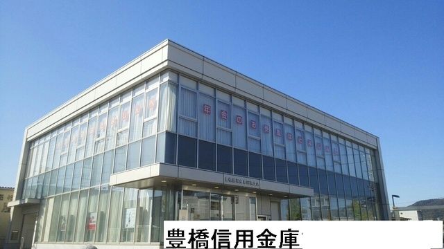 近くの銀行まで1,150m（徒歩15分）
