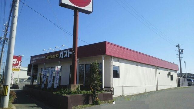 近くの飲食店まで1,360m（徒歩17分）
