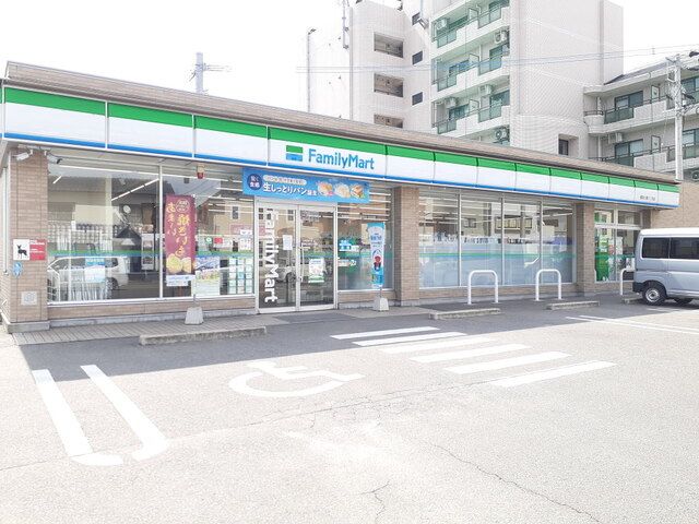 近くのコンビニまで500m（徒歩7分）