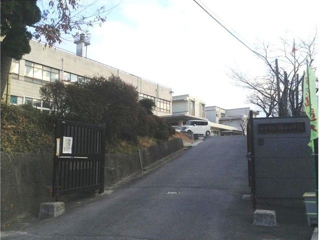 近くの瀬田小学校まで600m(徒歩8分)